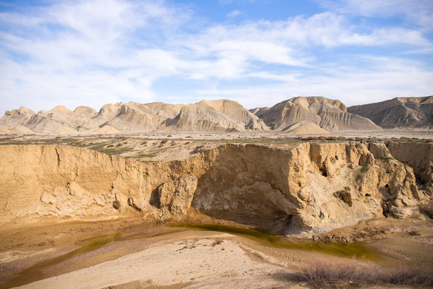 Прекрасний каньйон біля міста Сангачалі. Азербайджан - Фото, зображення