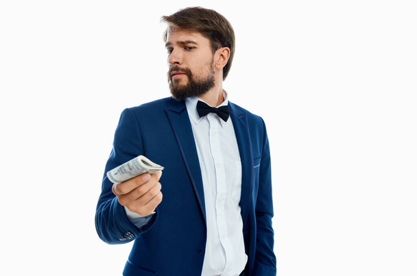 férfi öltöny befektetések gazdaság fény háttér - Fotó, kép