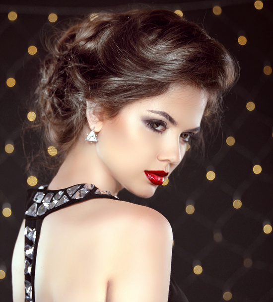 Elegant brunette woman lady with makeup and hairstyle. Fashion g - 写真・画像