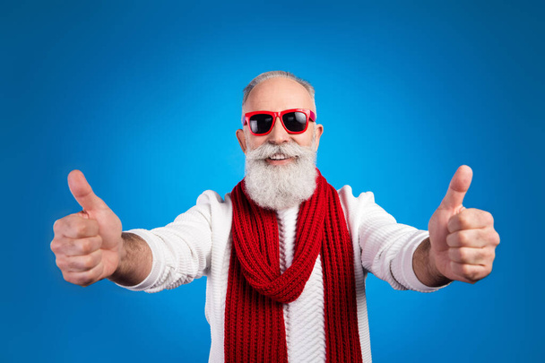 Photo of impressed funky age gentleman wear white sweater red eyewear showing thumb up isolated blue color background - Photo, image