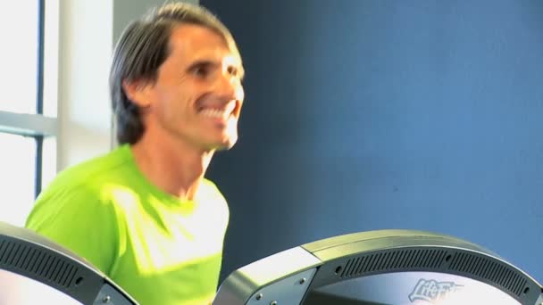 Male health club member keeping fit - Footage, Video