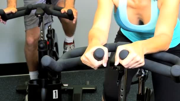 Gym members on exercise bike - Footage, Video