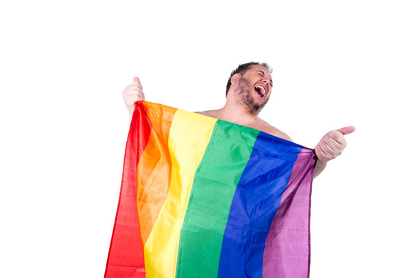 Zabawny tłuścioch. gej człowiek i tęcza flaga. - Zdjęcie, obraz