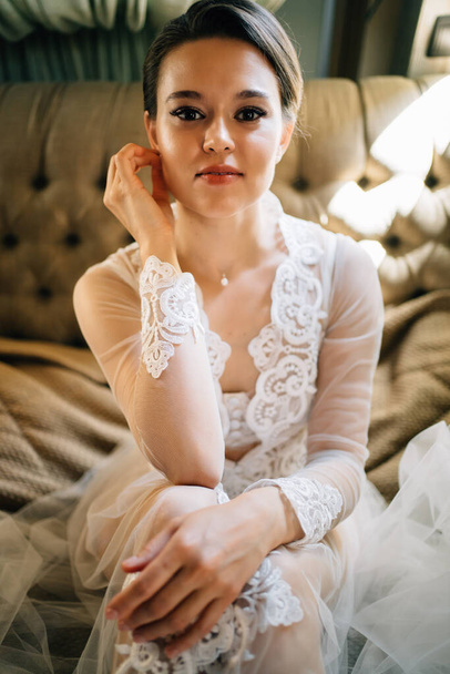 a bride in a lace robe sitting in bed. morning before the wedding. - Fotoğraf, Görsel