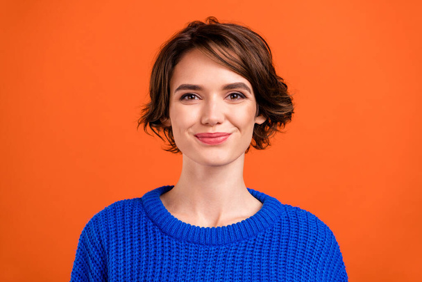 Photo portrait bob haired woman smiling in casual sweater isolated bright orange color background - Fotoğraf, Görsel