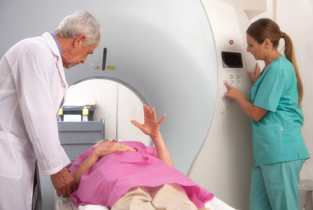 Senior woman undergoing CT test scan - Valokuva, kuva
