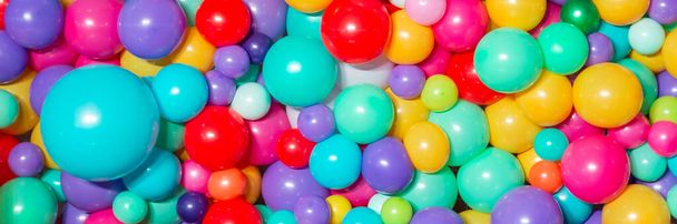 Molti palloncini colorati di elio sfondo per le vacanze - Foto, immagini