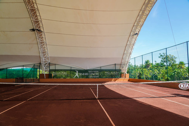 ISLA MUJERES, MEXICO - SEPTEMBER 19, 2021: Rafa Nadal Tennis Centre in Costa Mujeres, Mexico. It inspired by the Rafa Nadal Academy in Mallorca, Spain, located in the Grand Palladium Costa Mujeres Resort - Φωτογραφία, εικόνα