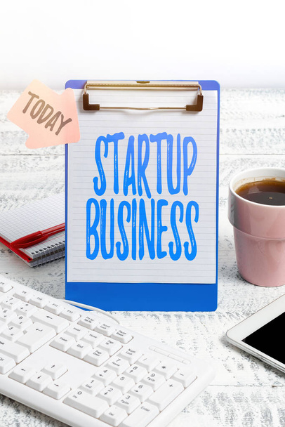 Teksti merkki osoittaa Startup Business. Liiketoimintakonsepti Sitoutuminen uuteen Venture Fresh Trading ja myynti Kirjoittaminen Uudet ideat Business Planning Idea Ääni- ja videopuhelut - Valokuva, kuva