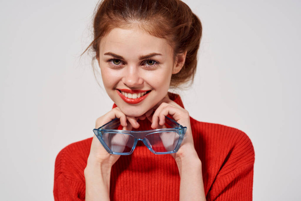 houkutteleva nainen punainen pusero Lifestyle Studio hauska malli - Valokuva, kuva