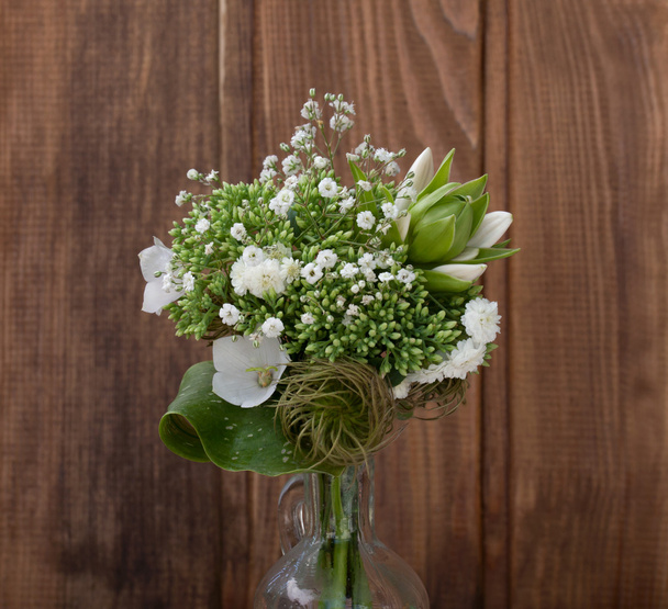 bukiet dzikich kwiatów w stylu Prowansja z orzechami - Zdjęcie, obraz