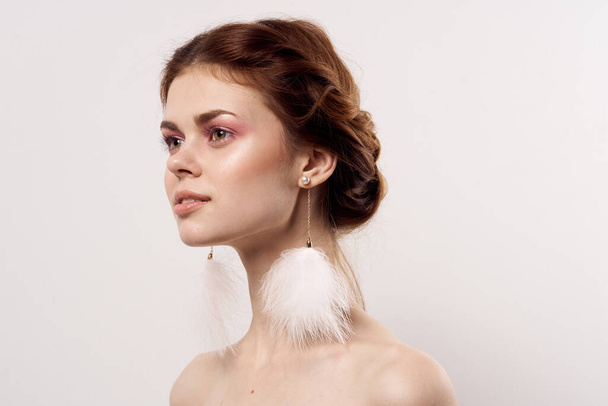 pretty woman bare shoulders fluffy earrings close-up - Zdjęcie, obraz