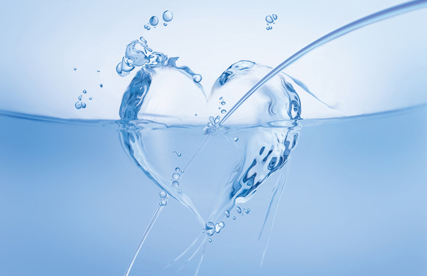 Corazón de agua en ola
 - Foto, imagen