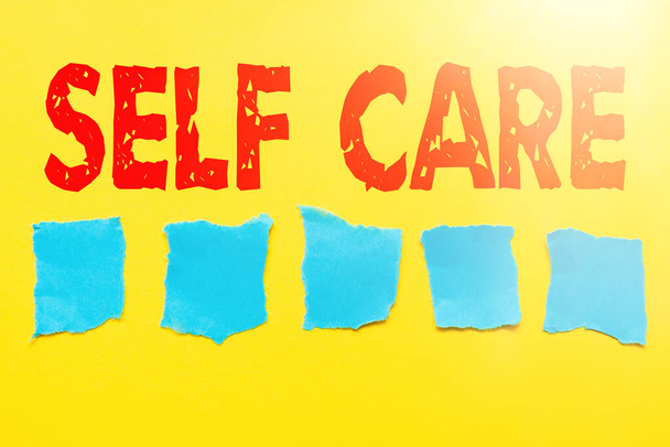 Konzeptionelle Bildunterschrift Self Care. Word for practice des Handelns bewahrt oder verbessert die eigene Gesundheit Critical Thinking Finding Hinweisen Beantwortung von Fragen Datensammlung - Foto, Bild