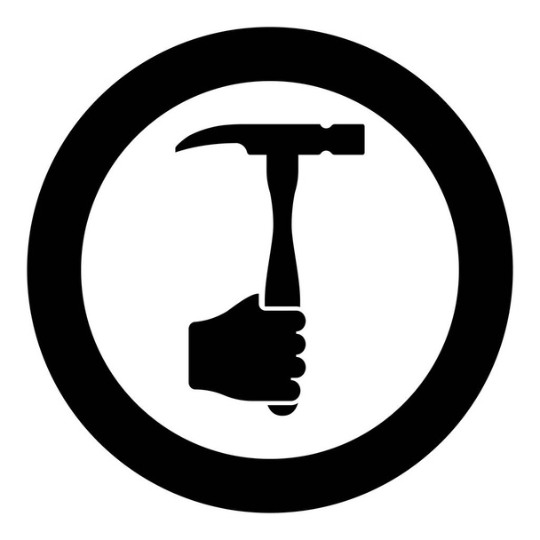 Martillo en la mano que sostiene la herramienta de uso del brazo usando el icono del concepto de trabajo en círculo redondo color negro vector ilustración esquema sólido estilo imagen simple - Vector, imagen
