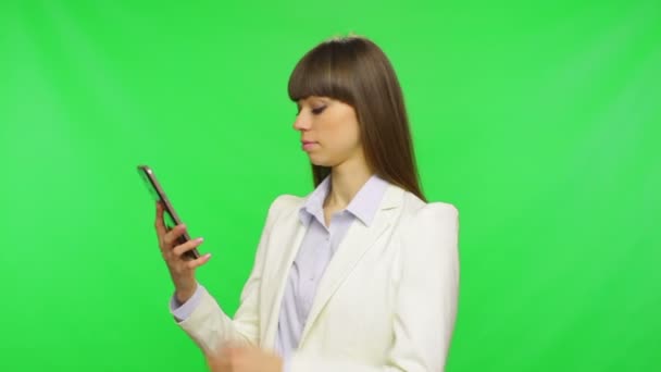 Business woman using tablet - Footage, Video