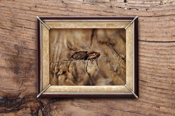 Vecchio telaio su uno sfondo di legno
 - Foto, immagini