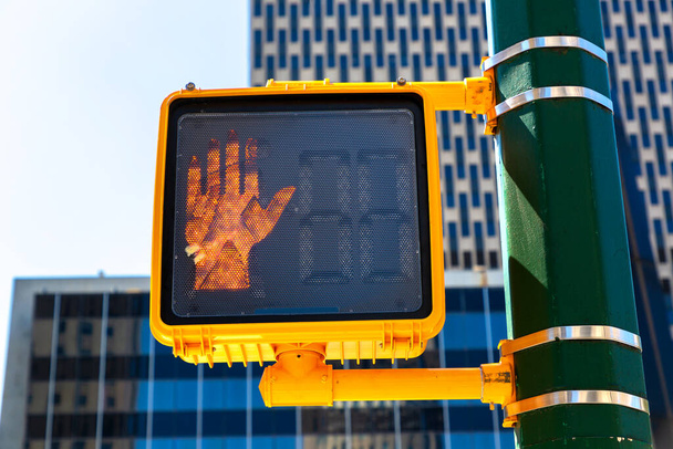 Red "Don't walk" pedestrian traffic light in New York City, NY, USA - Fotoğraf, Görsel