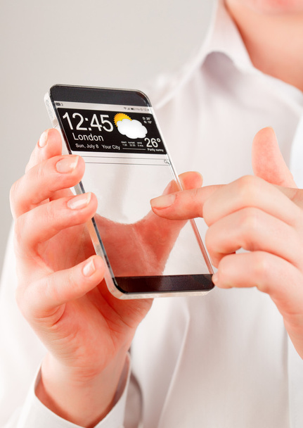 Smartphone mit transparentem Bildschirm in menschlicher Hand. - Foto, Bild