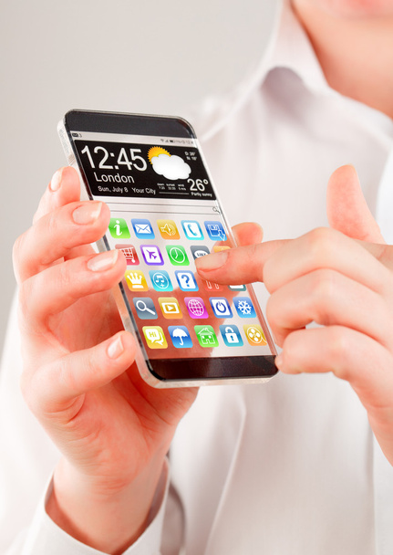 Smartphone mit transparentem Bildschirm in menschlicher Hand. - Foto, Bild