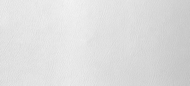 Panorama di pelle bovina genuina bianca della texture del divano e dello sfondo senza cuciture - Foto, immagini