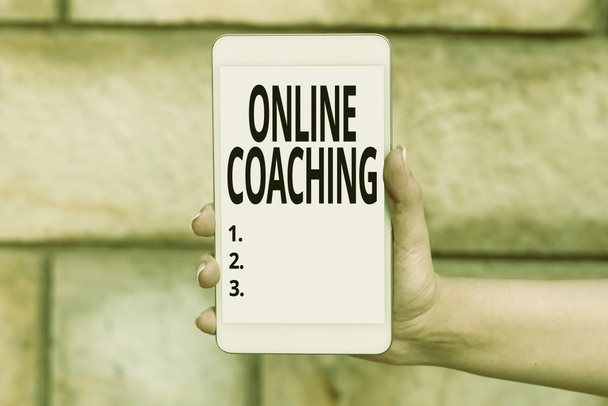 Käsinkirjoituskyltti Online Coaching. Internet Concept Oppiminen verkossa ja internetissä avulla valmentaja Voice And Video Calling ominaisuudet yhdistää ihmiset yhteen - Valokuva, kuva