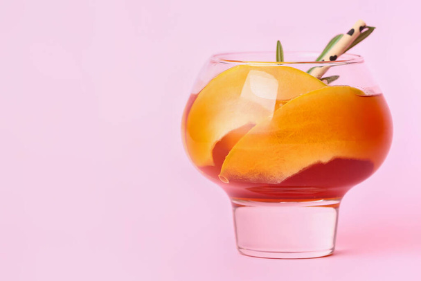 Glass of tasty melon cocktail on pink background - 写真・画像