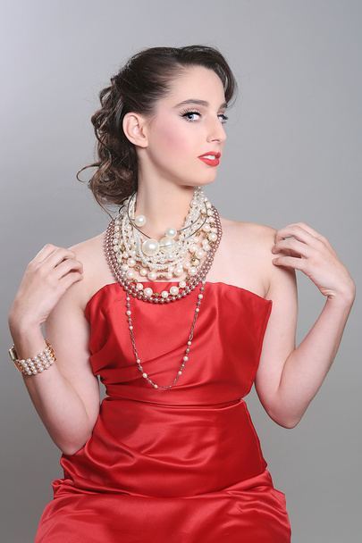Pretty Red Themed Fashion Model Wearing Lots of Pearls - Foto, afbeelding