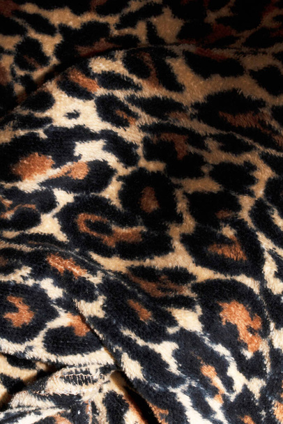 Un fondo de impresión animal de leopardo de piel de tela - Foto, Imagen