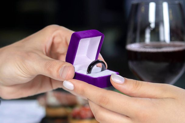 A man gives a woman a smart payment ring. Romantic dinner. Valentine's Day - Foto, immagini