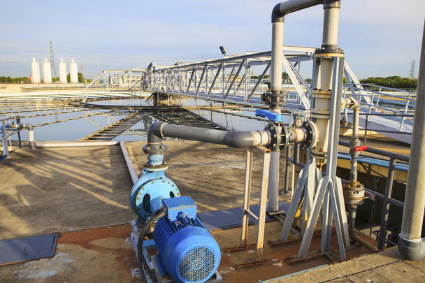 grote tank van de watervoorziening in metropolitan water werken industrie pla - Foto, afbeelding