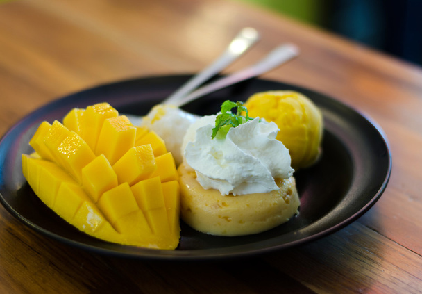 マンゴー、マンゴー プリン、もち米とマンゴー アイス クリーム - 写真・画像