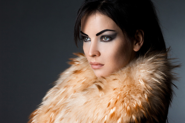 Beautiful fashionable woman in fur coat - Fotoğraf, Görsel