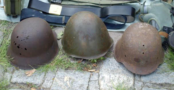 vojenské helmy - Fotografie, Obrázek
