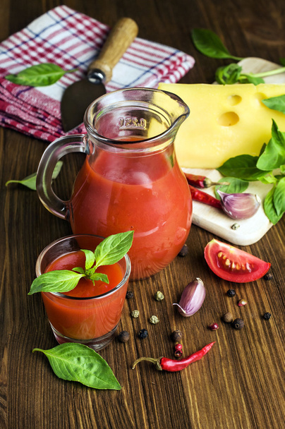 tomato juice with cheese, basil and spices - Foto, Imagen