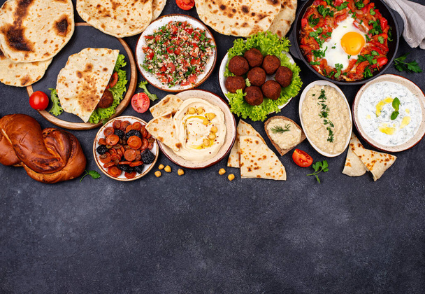 Hagyományos zsidó, izraeli és közel-keleti ételek - Fotó, kép