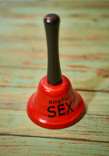 Lustige Glocke "Klingeln für Sex", sexueller Witz, Falschmeldung - Foto, Bild