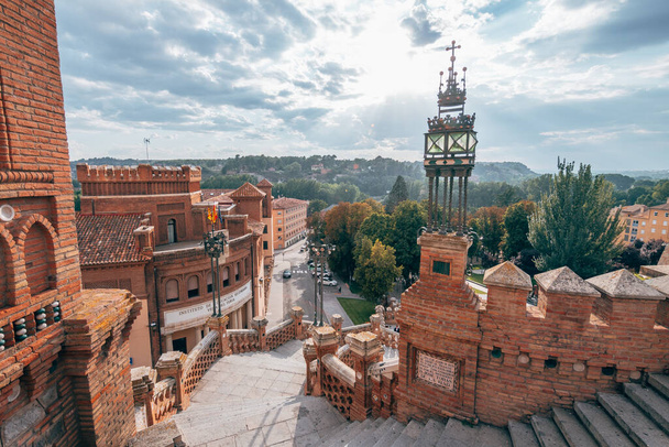 Teruel, Hiszpania. 29 sierpnia 2021: ulice Teruel Mudejar w Aragon, Hiszpania - Zdjęcie, obraz