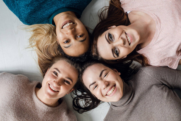 Four best girls friends talking at home. girls spend time together and have fun - Fotografie, Obrázek