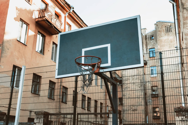 basketball hoop on the city playground. - Foto, Bild