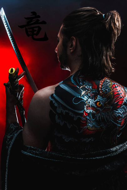 yakuza with dragon tattoo on back - Foto, afbeelding