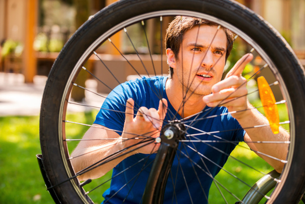 Man fixing his bike - Foto, immagini