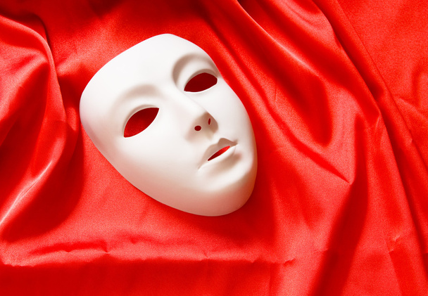 Concepto de teatro con las máscaras de plástico blanco - Foto, Imagen