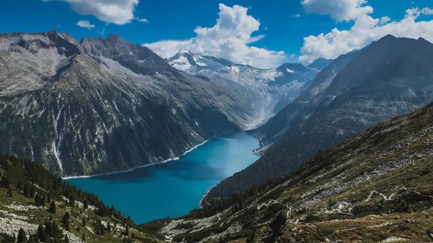 The lake between the mountains in the Schlegeisspeicher, in Zillertal,  Austria. - Foto, immagini