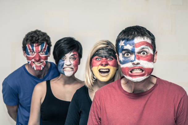 τρομακτικό άτομα με σημαίες στα πρόσωπα - Φωτογραφία, εικόνα