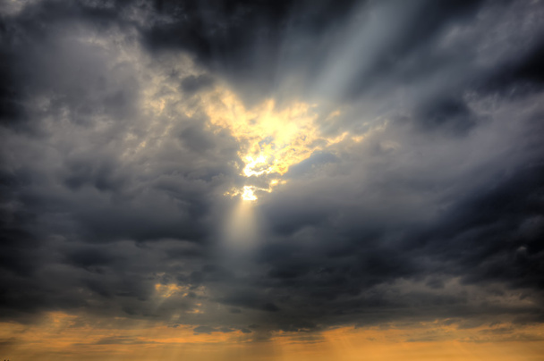 бурхлива захід сонця
 - Фото, зображення