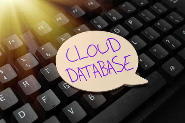 Βάση δεδομένων Cloud εννοιολογικής απεικόνισης. Επιχειρηματική προσέγγιση βελτιστοποιημένη ή κατασκευασμένη για ένα βιρτουόζικο περιβάλλον υπολογιστών Σύνθεση νέου μηνύματος ηλεκτρονικού ταχυδρομείου, Έρευνα στο Διαδίκτυο για πληροφορίες - Φωτογραφία, εικόνα