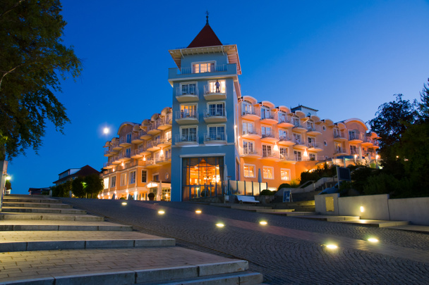 mooi hotel bij dageraad - Foto, afbeelding