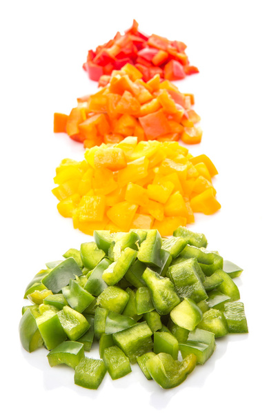 σωρούς των ψιλοκομμένες πολύχρωμες πιπεριές - Φωτογραφία, εικόνα