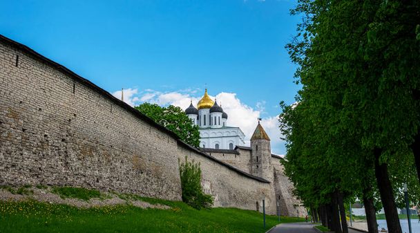 Historical and architectural center of the 12th century in the old city of Pskov, Russia. Medieval fortress and temple complex. Travel summer tourism holiday vacation. - Фото, изображение
